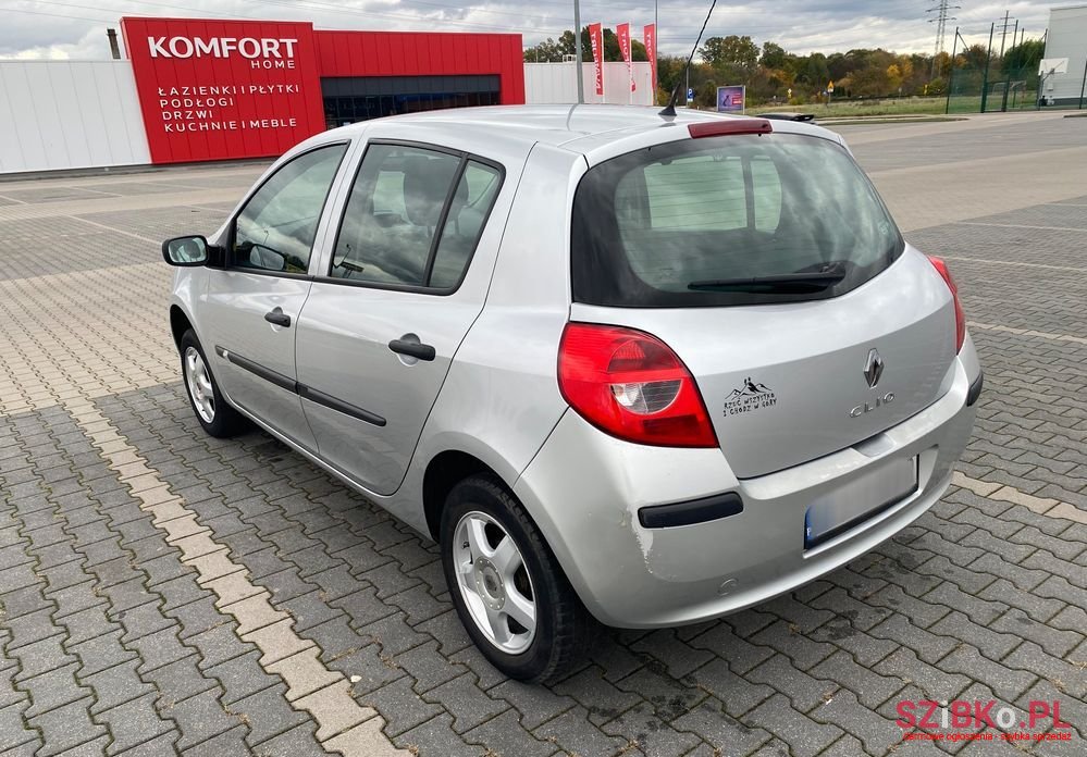 2007' Renault Clio photo #3