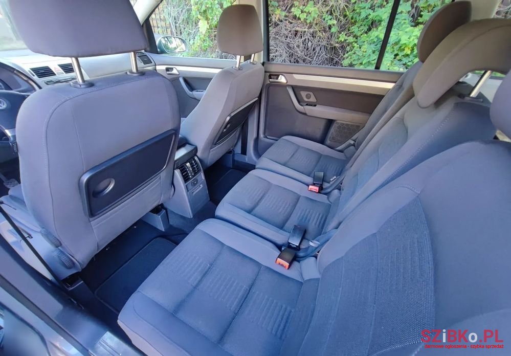 2007' Volkswagen Touran photo #6