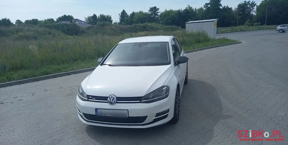 2012' Volkswagen Golf photo #5