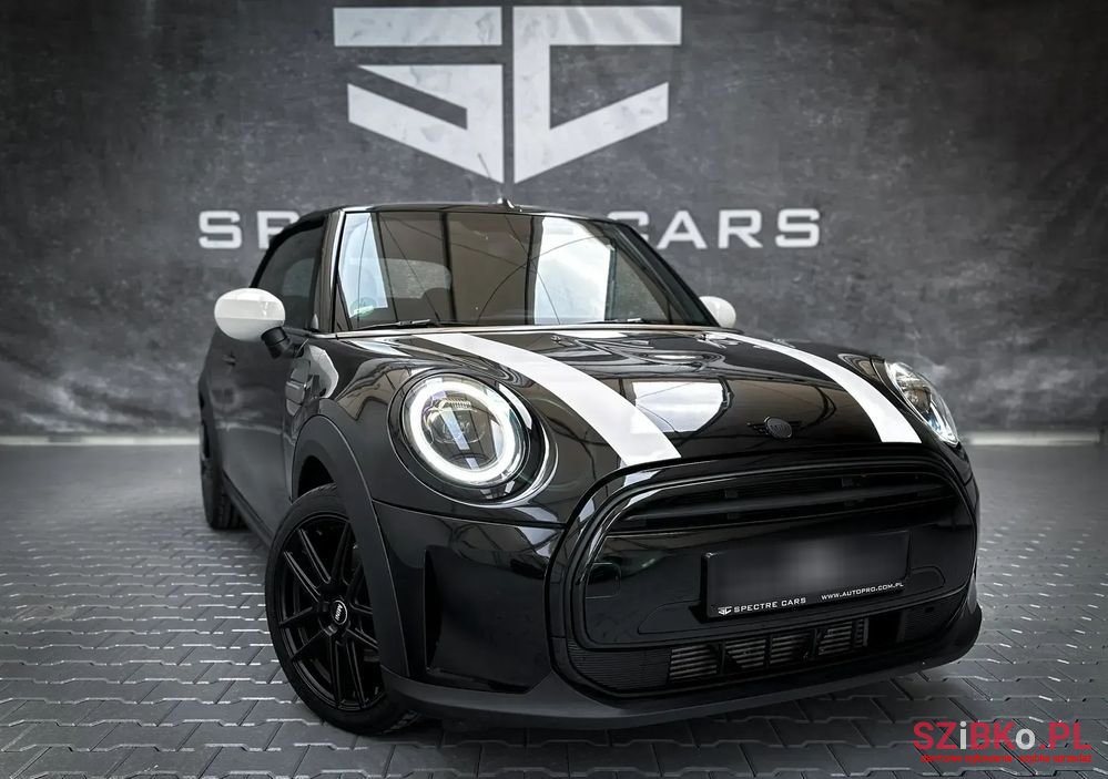 2021' MINI Cooper Standard photo #1