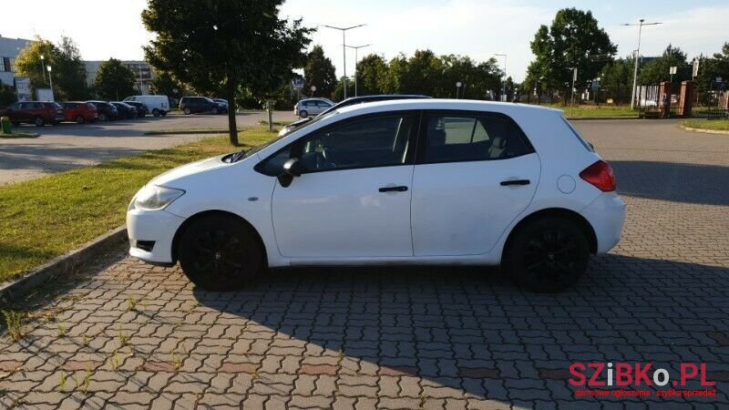 2009' Toyota Auris photo #5