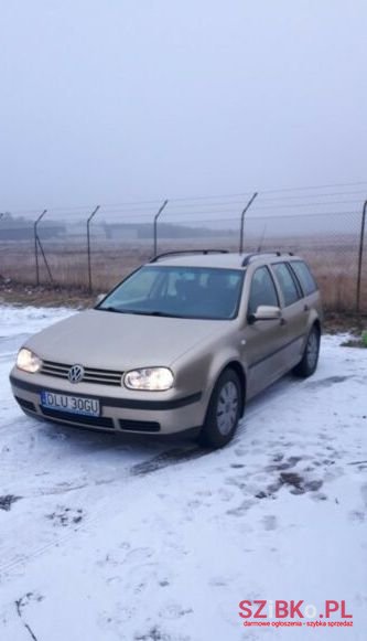2002' Volkswagen Golf photo #1