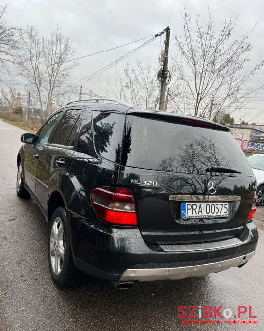 2006' Mercedes-Benz Ml photo #2