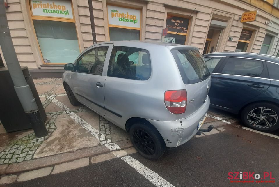 2007' Volkswagen Fox photo #2