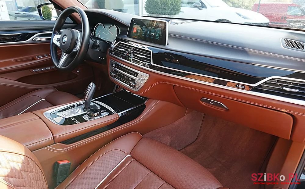 2017' BMW 7 Series photo #4