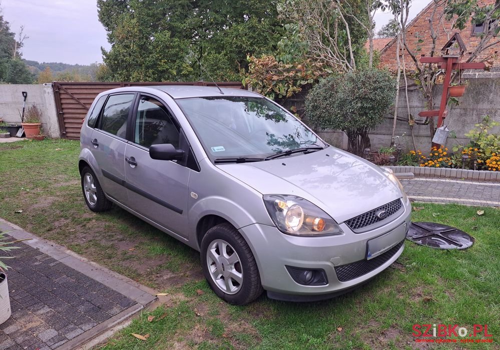 2007' Ford Fiesta photo #2