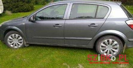 2004' Opel Astra photo #1