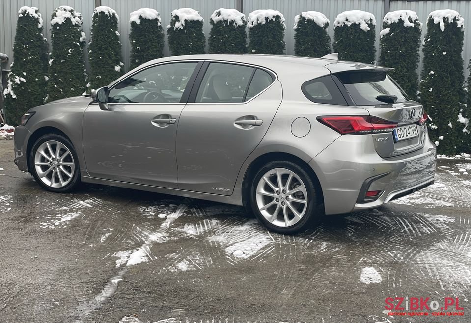 2020' Lexus CT photo #3