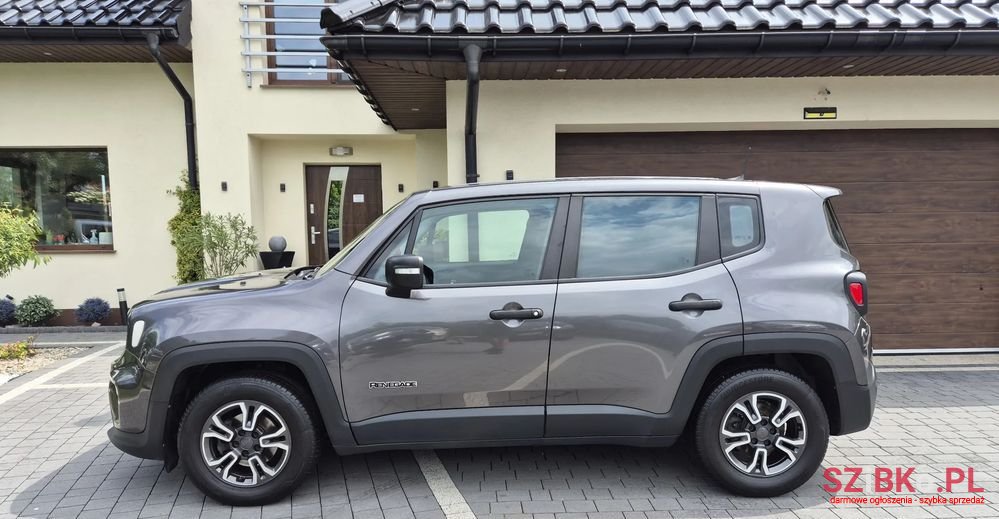 2019' Jeep Renegade photo #2