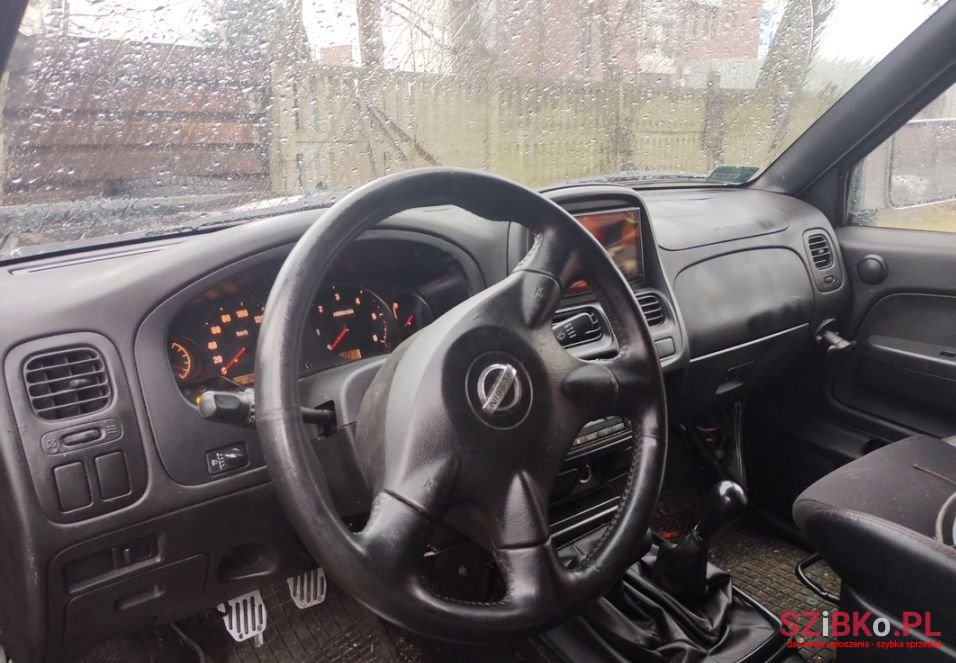 2001' Nissan Navara photo #3