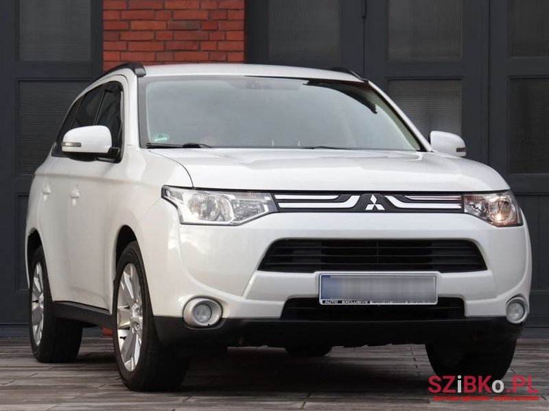 2013' Mitsubishi Outlander photo #5