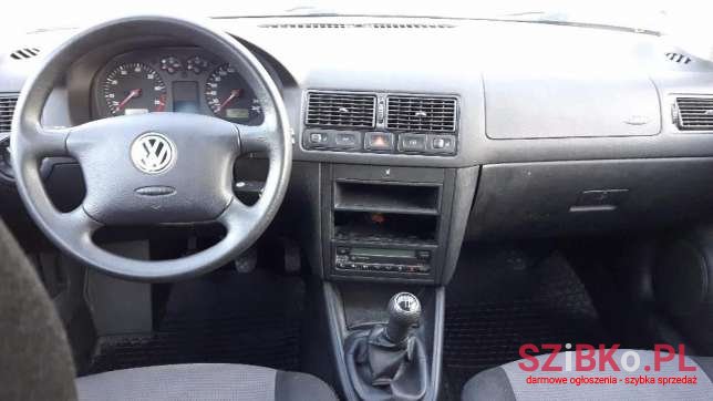 2000' Volkswagen Golf photo #2