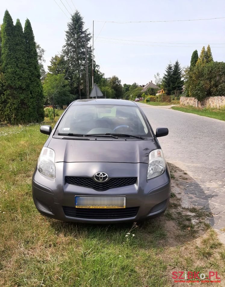 2010' Toyota Yaris 1.0 Entry photo #2