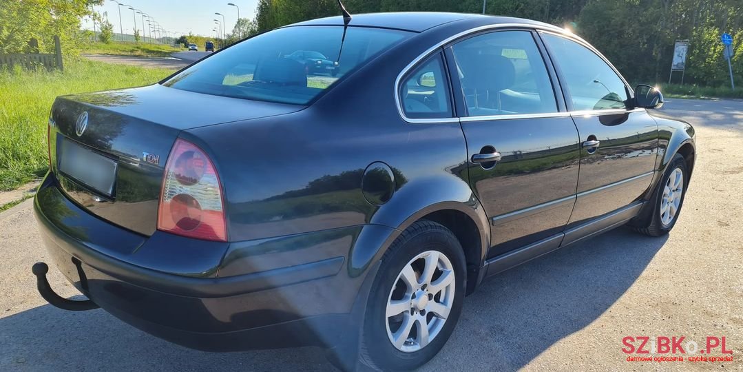 2003' Volkswagen Passat photo #5