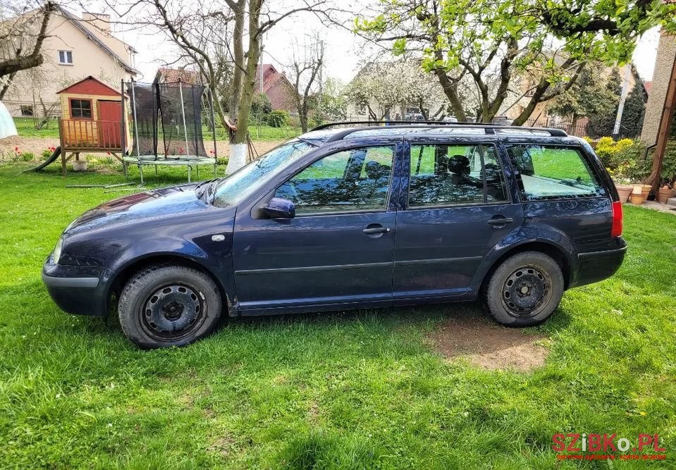 2001' Volkswagen Golf photo #4