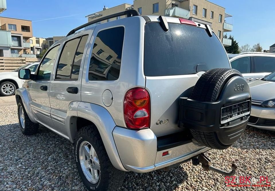 2004' Jeep Cherokee photo #5