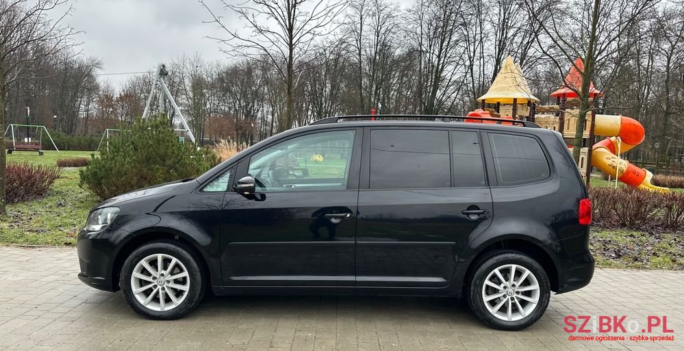 2011' Volkswagen Touran photo #4