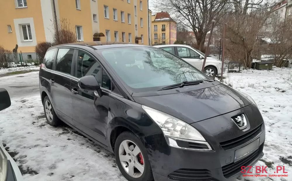 2010' Peugeot 5008 photo #1