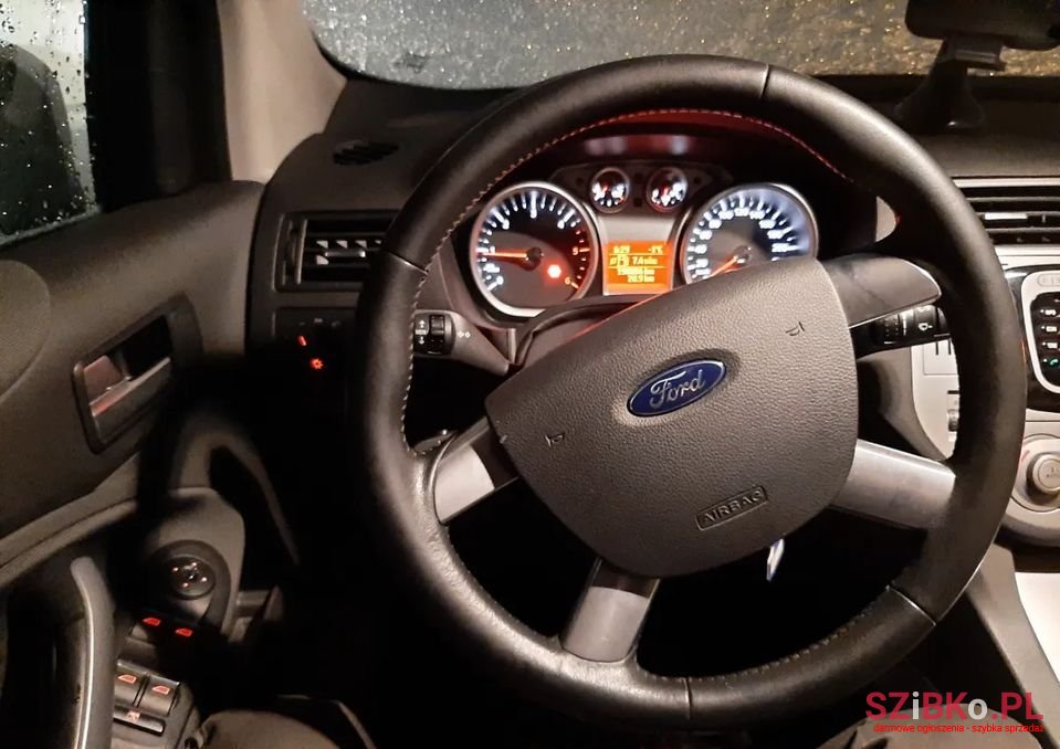 2012' Ford Kuga photo #2