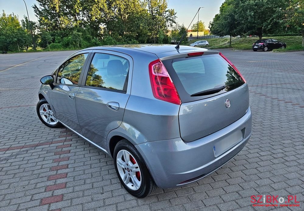 2009' Fiat Grande Punto 1.4 8V Dynamic photo #5