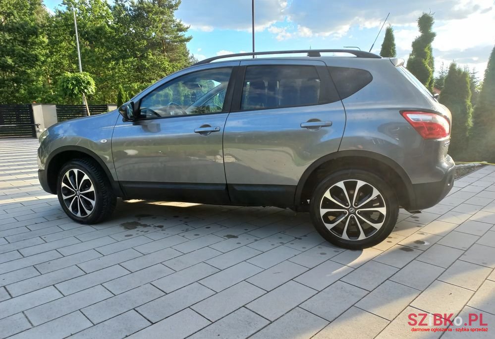 2013' Nissan Qashqai 2.0 4 X 4 360 photo #5