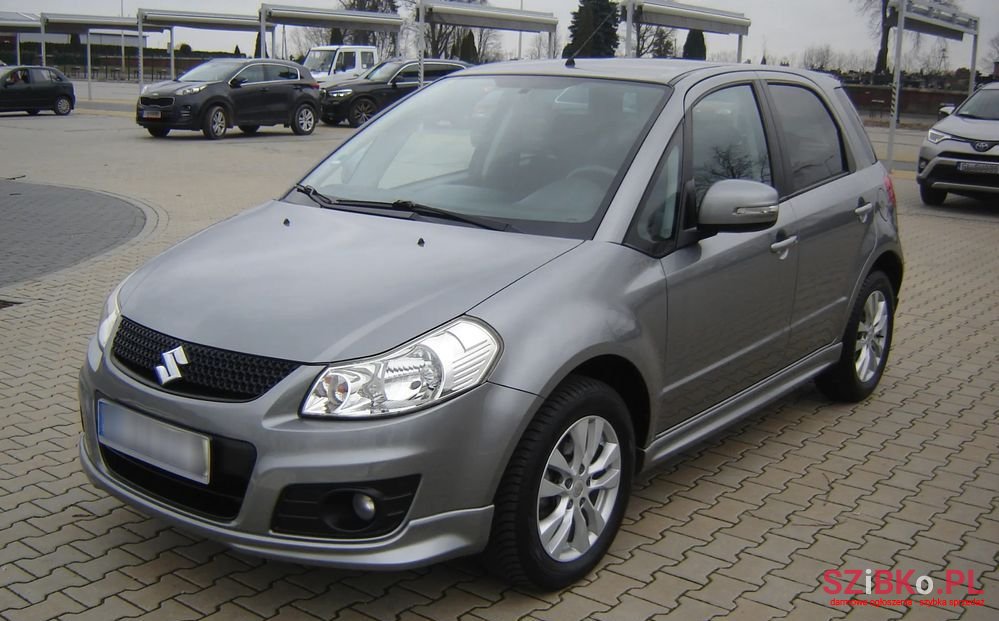 2012' Suzuki SX4 photo #1