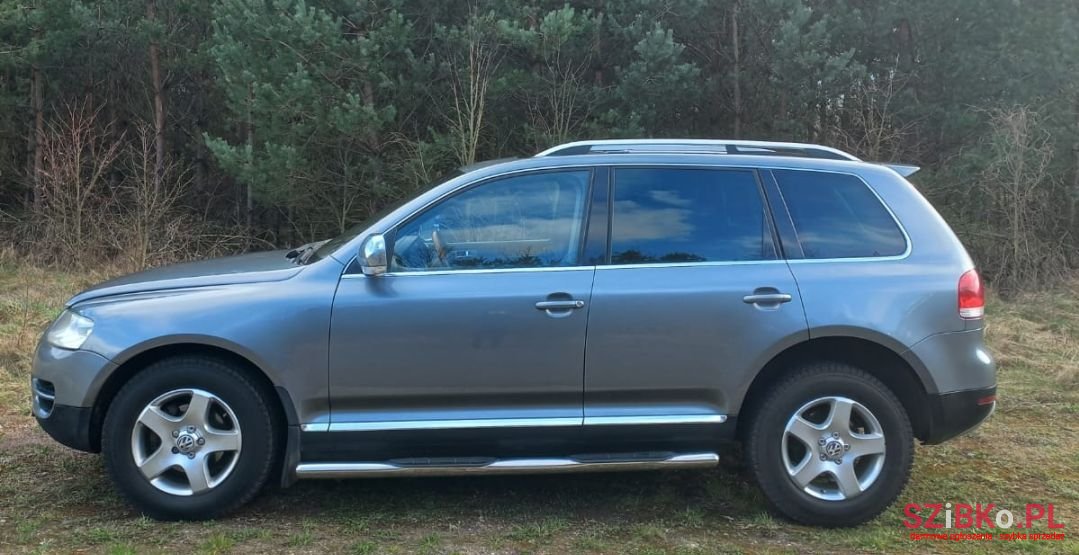 2004' Volkswagen Touareg photo #5