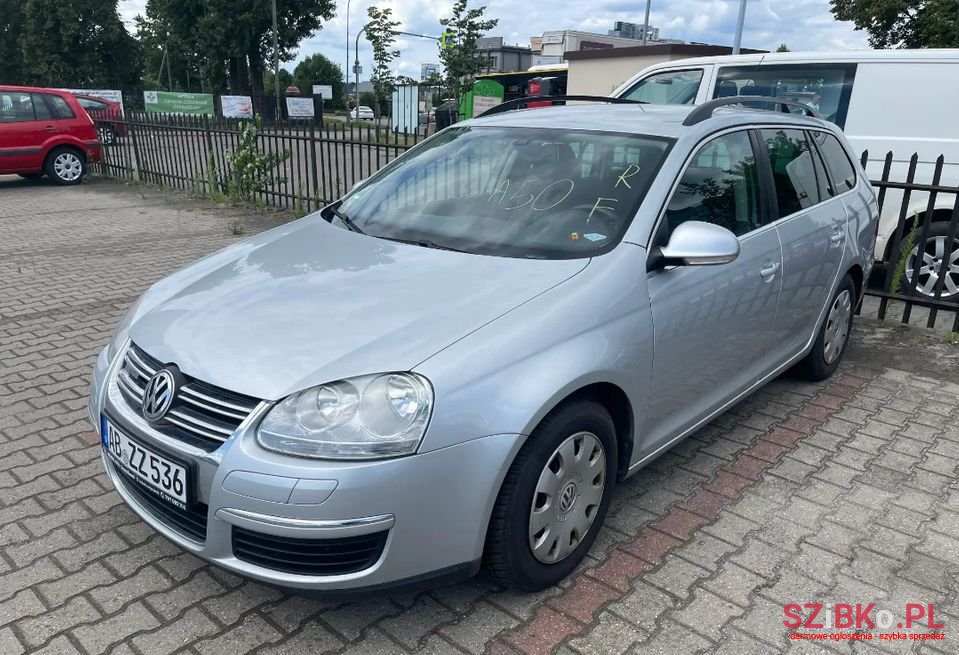 2009' Volkswagen Golf photo #3