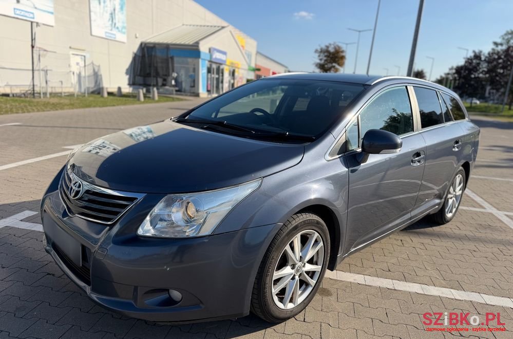 2011' Toyota Avensis photo #5
