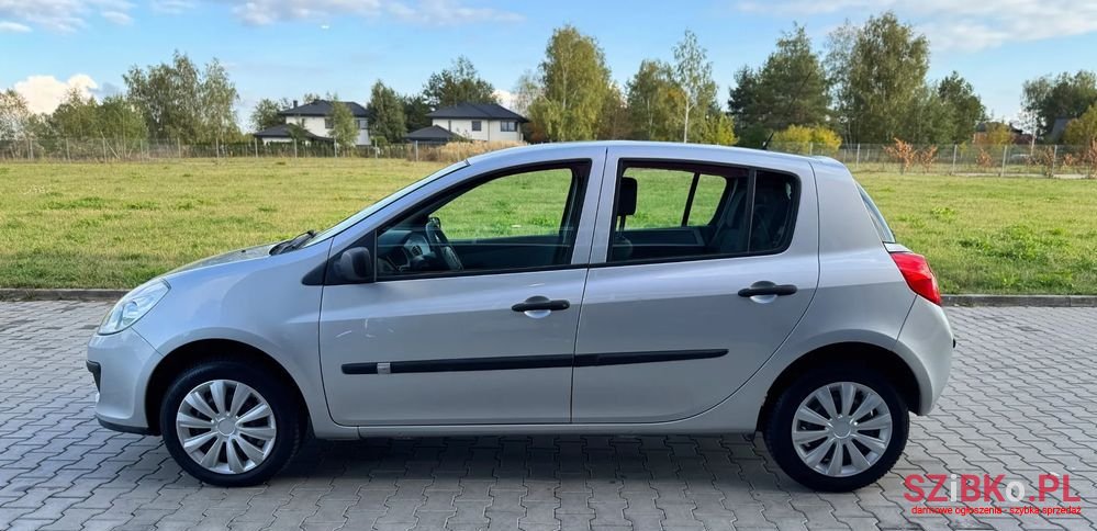 2006' Renault Clio photo #2