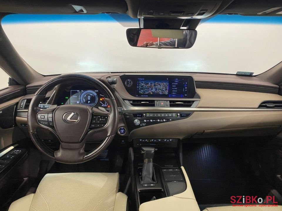 2021' Lexus ES photo #4