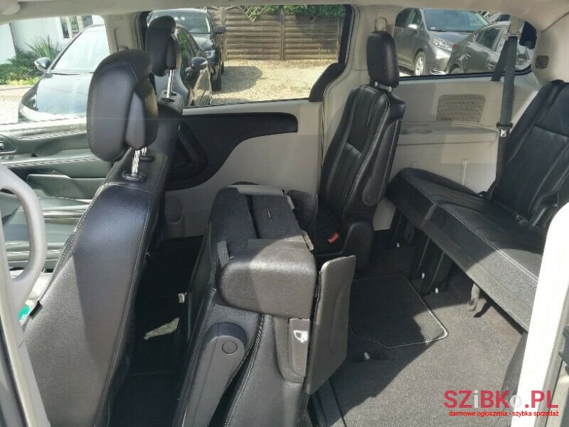 2016' Chrysler photo #4