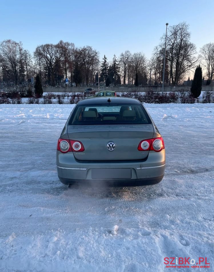 2006' Volkswagen Passat photo #3
