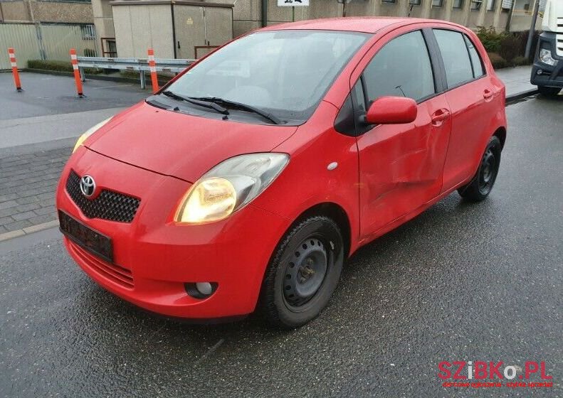 2009' Toyota Yaris photo #1