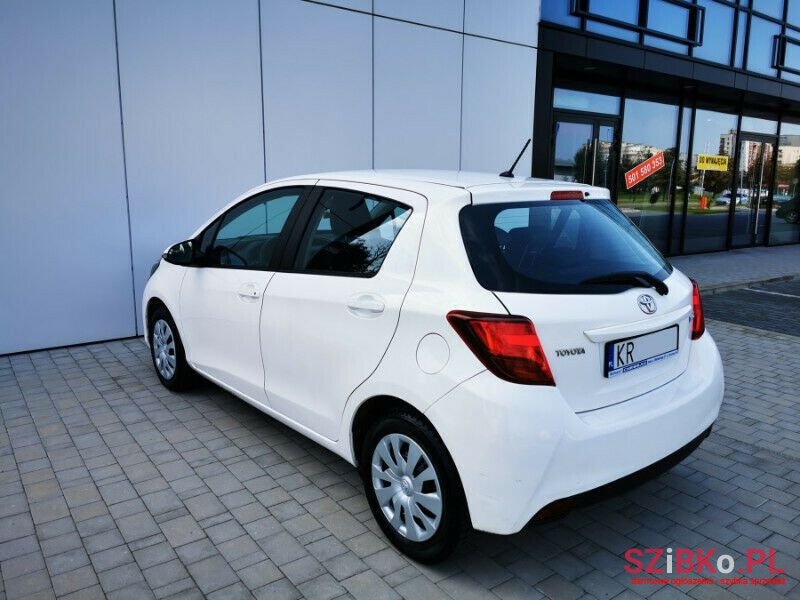 2017' Toyota Yaris photo #3