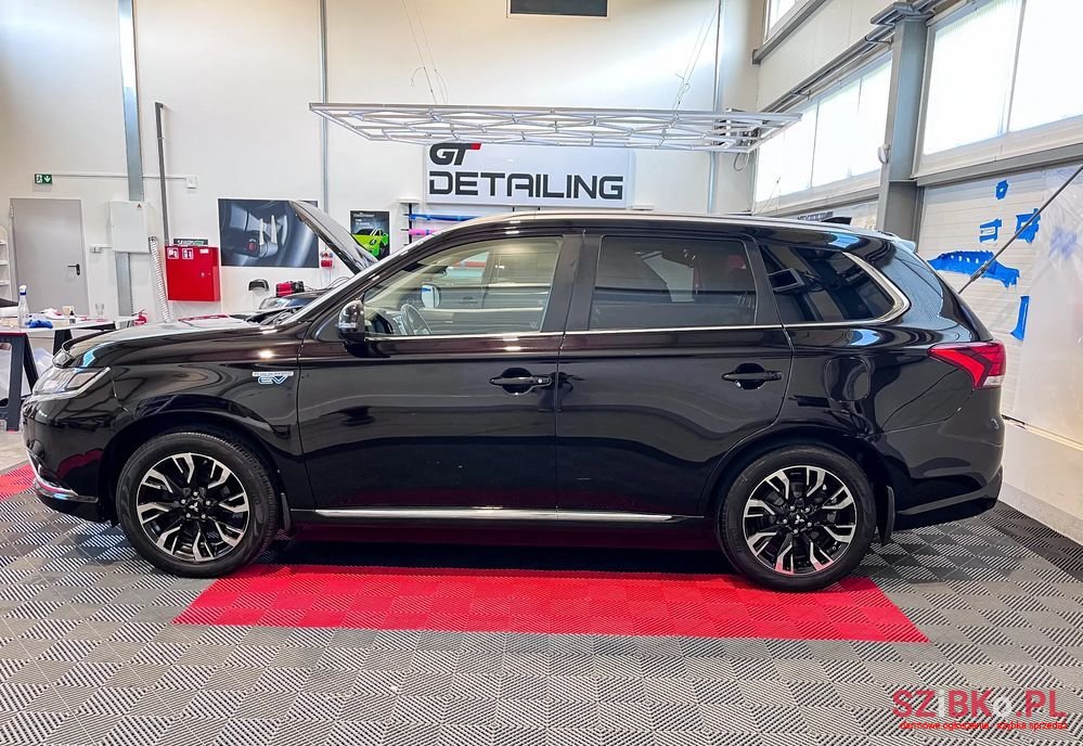 2015' Mitsubishi Outlander 2.0 4Wd Plus photo #4