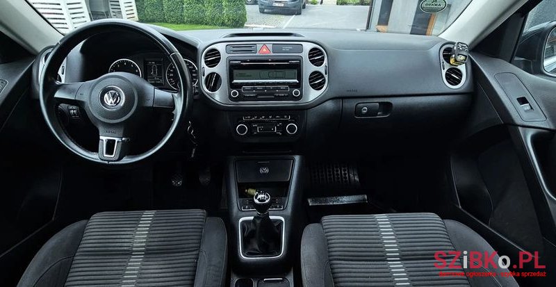 2011' Volkswagen Tiguan photo #4