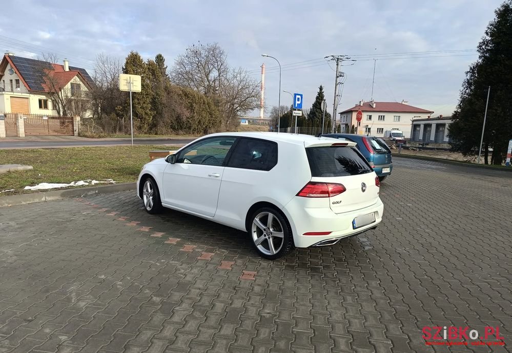 2017' Volkswagen Golf photo #2