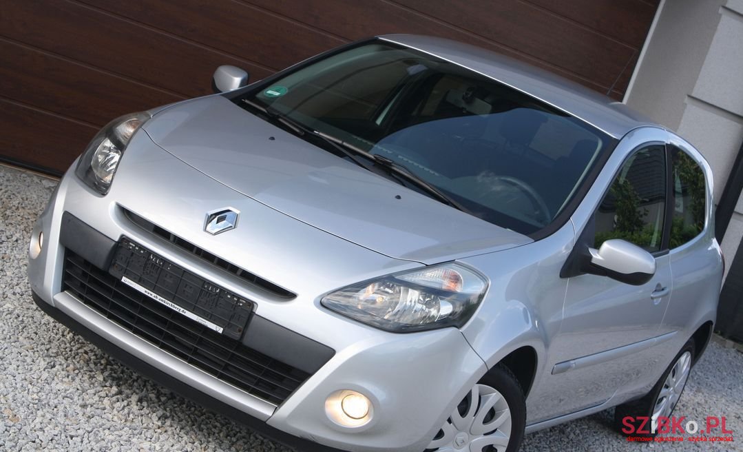 2011' Renault Clio photo #5