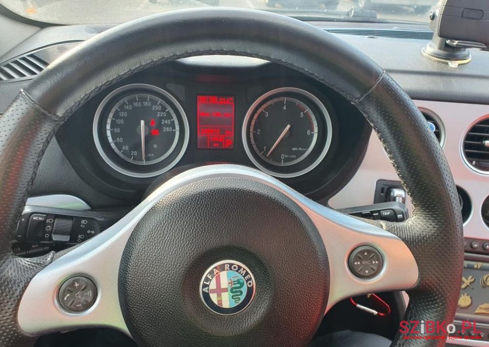 2006' Alfa Romeo 159 photo #2