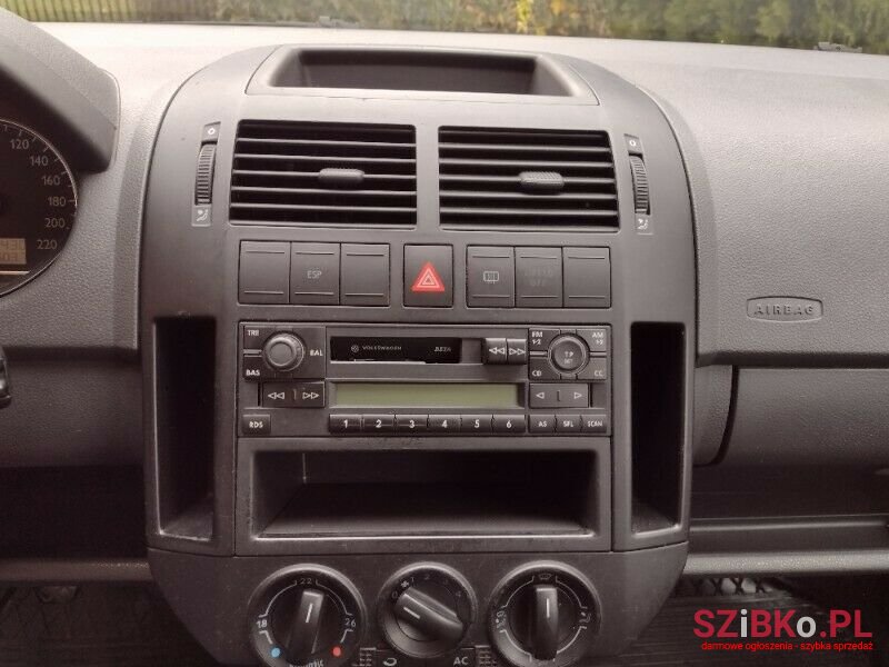 2003' Volkswagen Polo photo #6