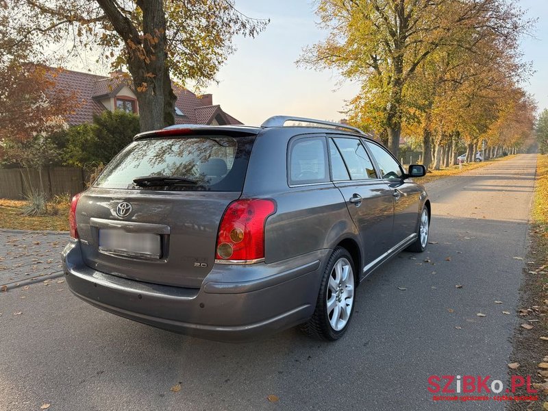 2004' Toyota Avensis photo #3