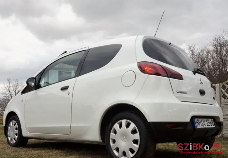 2009' Mitsubishi Colt photo #5