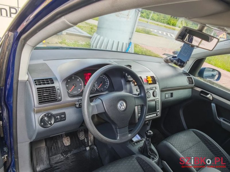 2007' Volkswagen Touran 2.0 Tdi Highline photo #2