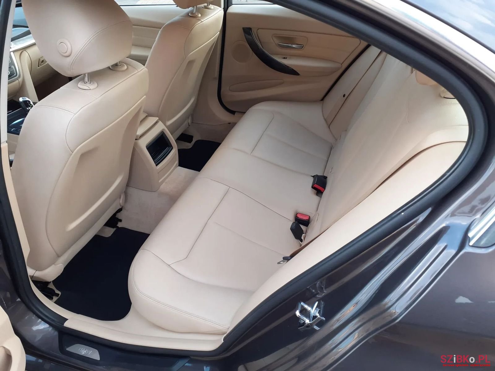 2012' BMW 3 Series photo #6