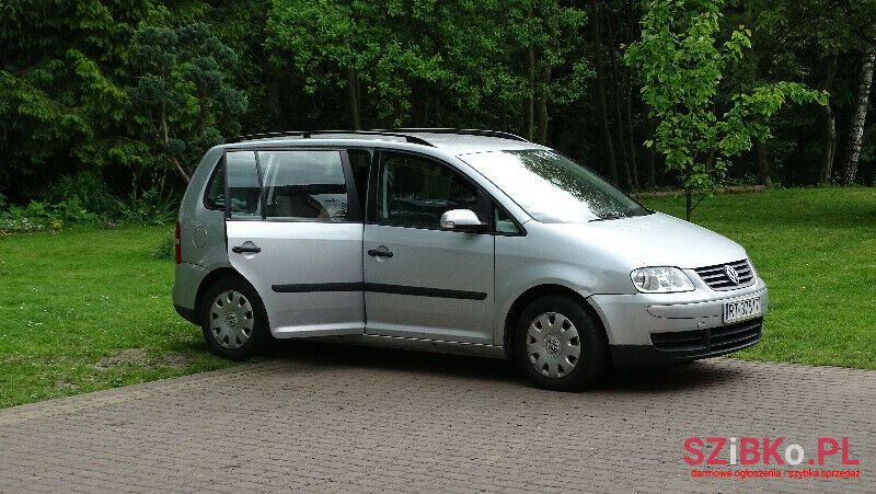 2003' Volkswagen Touran photo #2