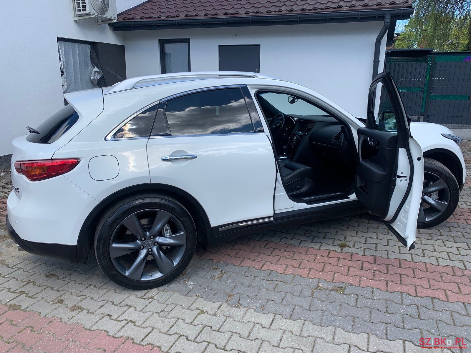 2011' Infiniti FX 30d S photo #1