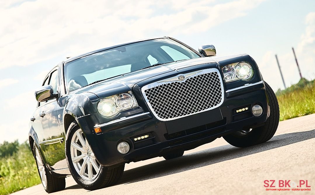 2010' Chrysler 300C photo #1