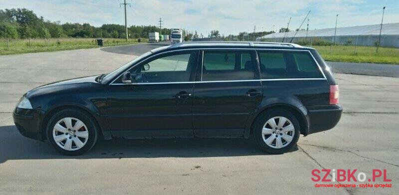 2004' Volkswagen Passat photo #1