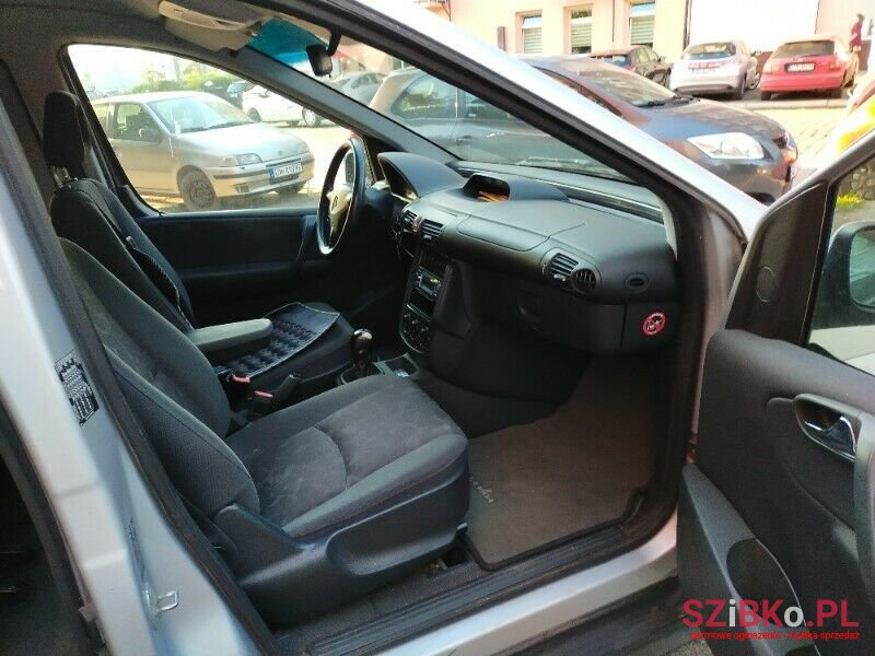 2005' Mercedes-Benz Vaneo photo #3